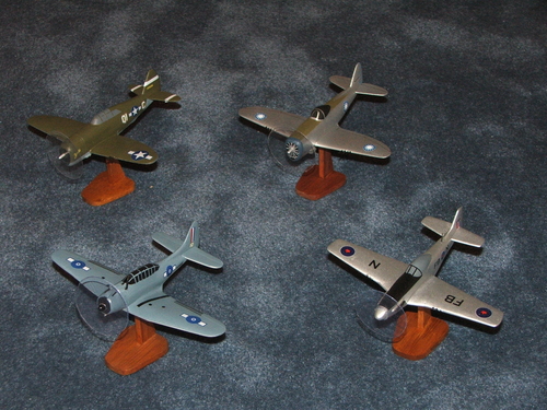 WWII ID + Squadron
Keywords: Hand carved solid wood scale model lastvautour smm solid model memories 1/72