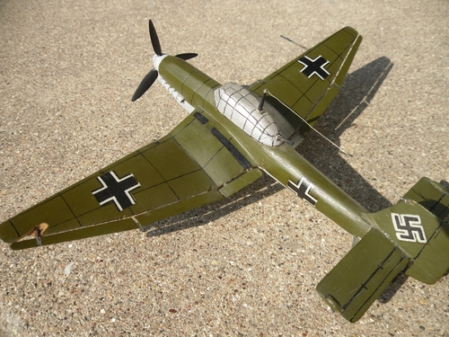 Ju-87 Stuka
A 1940s Stuka hardwood kit from Mark
Keywords: Solid Model Memories jun kers JU-87 Stuka