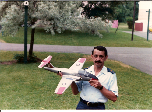 A long long time ago in a far far off ....
Me in 1986 with the NRC 1/14 CT-114 Tutor model.
Keywords: solid model memories tutor