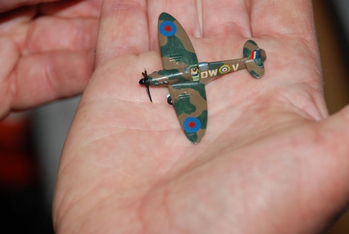 1=200th scale Spitfire
Keywords: Vickers Armstrongs Spitfire