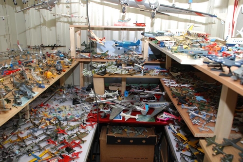 Lets visit the worlds largest model aircraft collection.
Keywords: Lets visit the worlds largest model aircraft collection