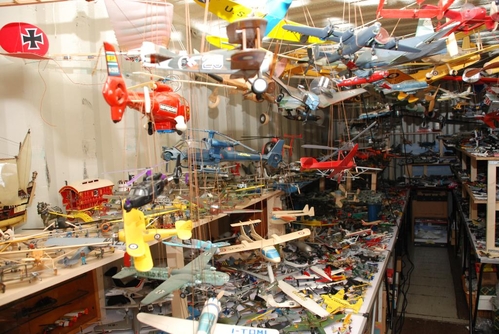 Lets visit the worlds largest model aircraft collection
Keywords: History of aviation in miniature