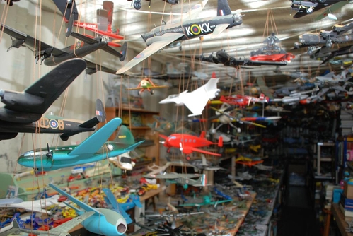 Walking down the worlds largest model aircraft collection
Keywords: Largest model aircraft collection