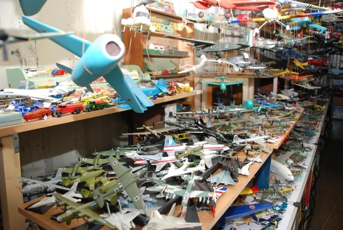 The worlds largest model aircraft collection 
Keywords: largest aircraft collection of model aircraft