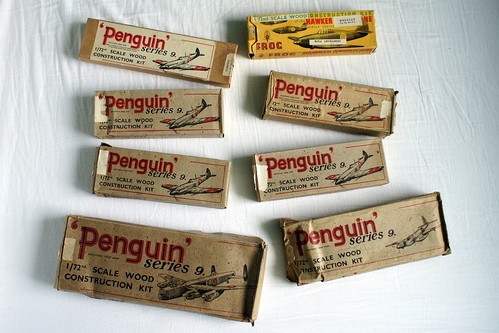 Frog Series 9 (Wood) kits - Boxes
Frog made wooden solids for only 3 months before reverting to plastic; Dec '45 to Feb '46.  The same box was used for each size of model, the label on the end said which was inside.
Keywords: Frog Wood Penguin