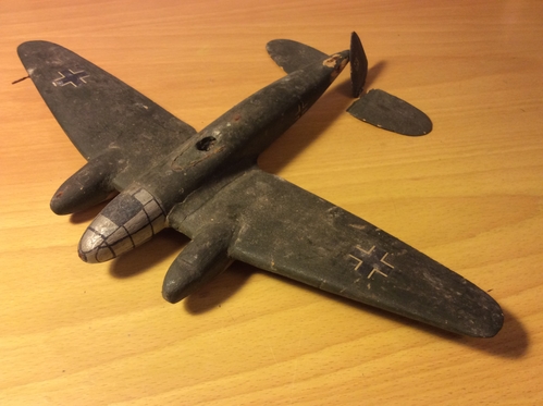 He111
A more or less complete Heinkel He111 from my box of wartime solids.  This is basic but recognisable.
