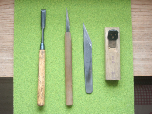 Cutting and abrasive tools
From the left, Chisel,Knives,Plane
Keywords: tool