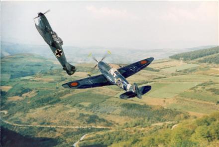 Me 109 - Spitfire dogfight
Keywords: Cliff Strachan Me109 Spitfire
