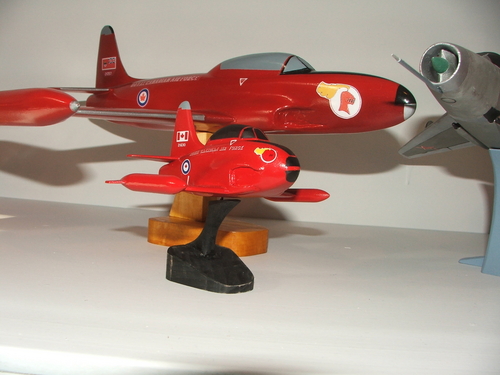 RCAF T-33 Red Knight 
Comparison with 1/32 scale T-33
Keywords: SMM Solid Model Memories hand carved solid wood model t-33 air-toon