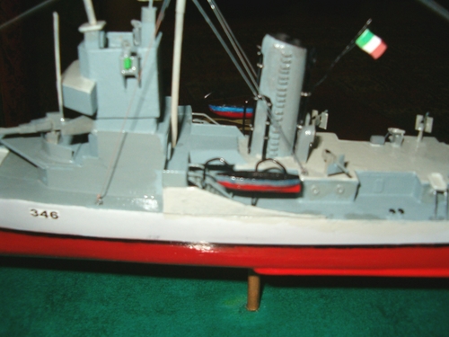 italian destroyer made by all scrap , based on plane
