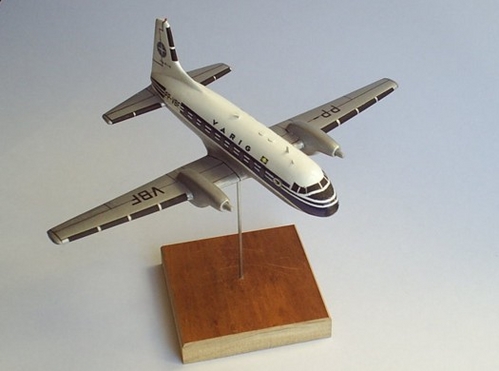 AVRO HS 740 Varig
This is my first try on building a solid model from wood in 1:144 scale.
